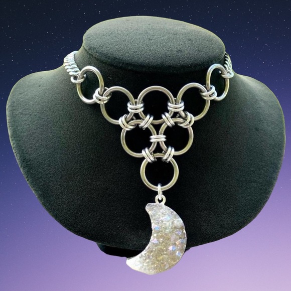 Maille stainless steel necklace with rainbow iridescent druzy quartz moon charm - Picture 1 of 12
